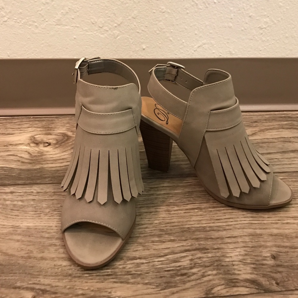 ⚡️ FLASH SALE! ⚡️Fringe Open Toe Sling Back Heels